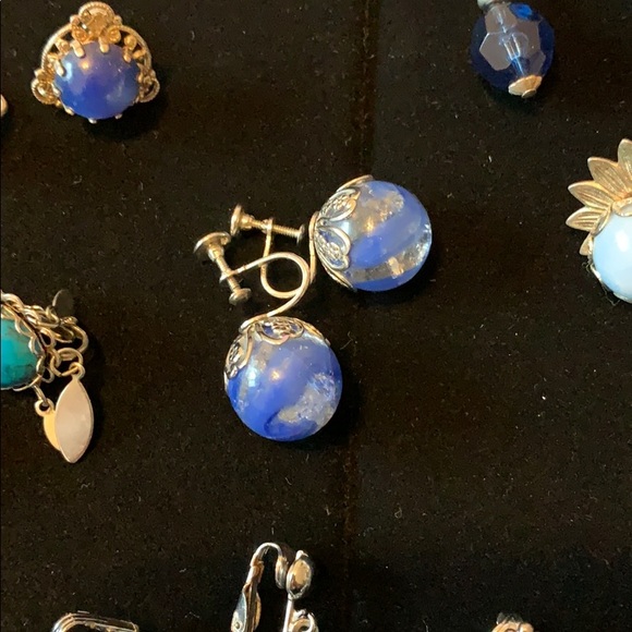 Feeling Blue Bundle of Vintage clip on earrings - Picture 4 of 8